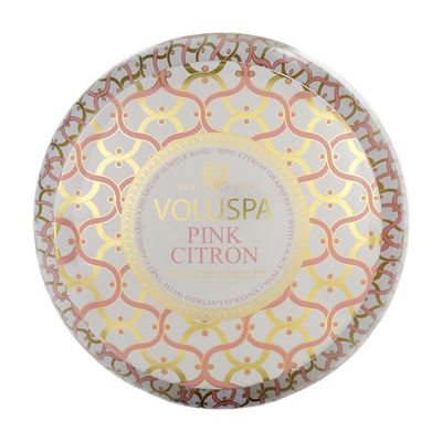 Vela Pink Citron Coleção Maison Blanc 2 Pavios Lata 50 Horas Voluspa