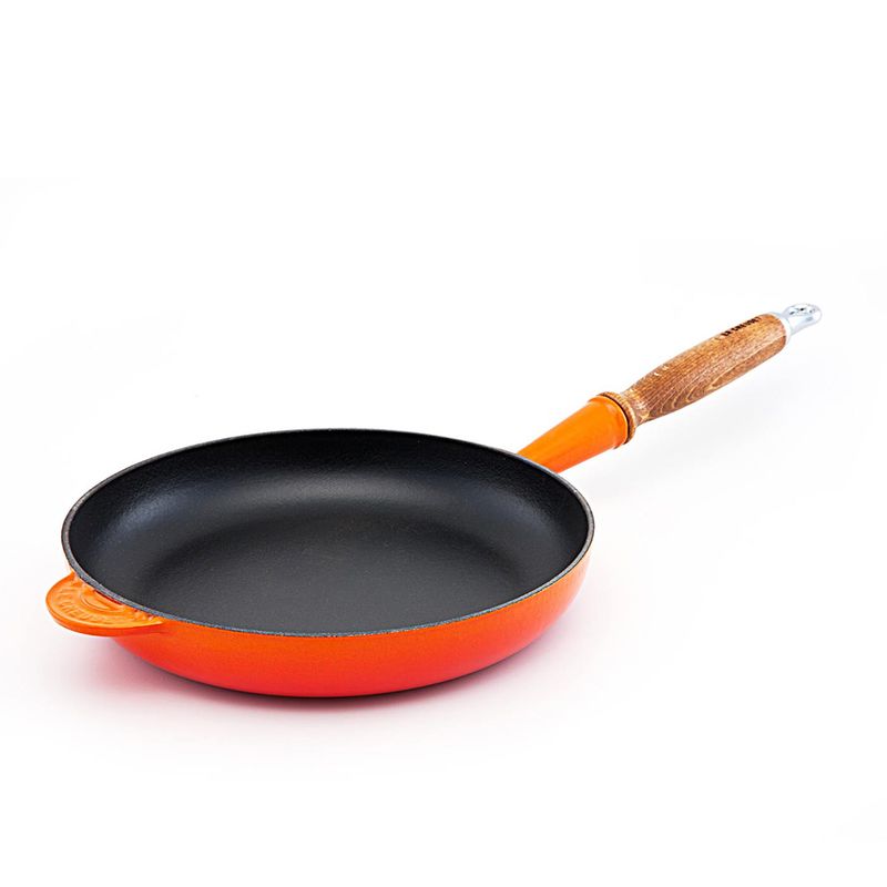 frigideira-com-cabo-de-madeira-28-cm-laranja-le-creuset
