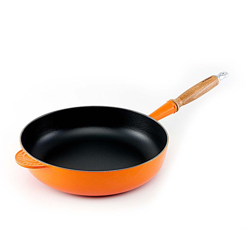 frigideira-saute-com-cabo-de-madeira-28-cm-laranja-le-creuset