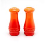 novo-saleiro-e-pimenteiro-laranja-le-creuset