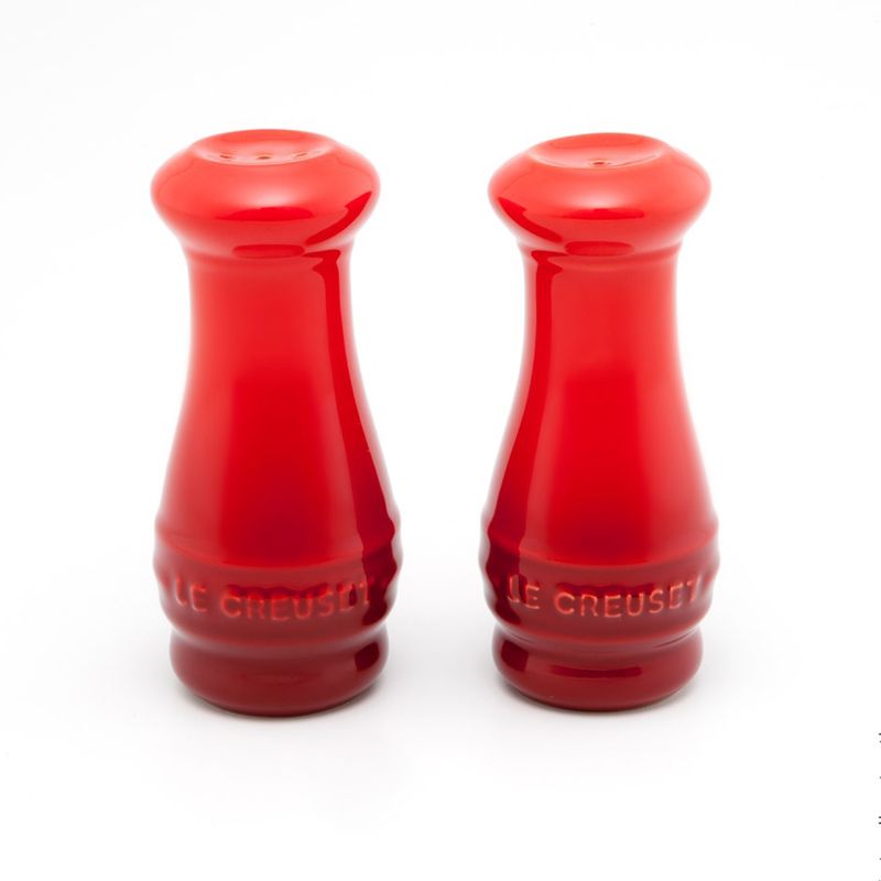 novo-saleiro-e-pimenteiro-vermelho-le-creuset