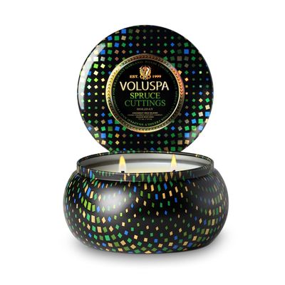Vela Spruce Cuttings Coleção Maison Holiday 2 Pavios Lata 50 Horas Voluspa