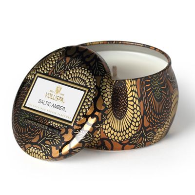 Mini Vela Baltic Amber Coleção Maison Japonica Lata 25 Horas Voluspa