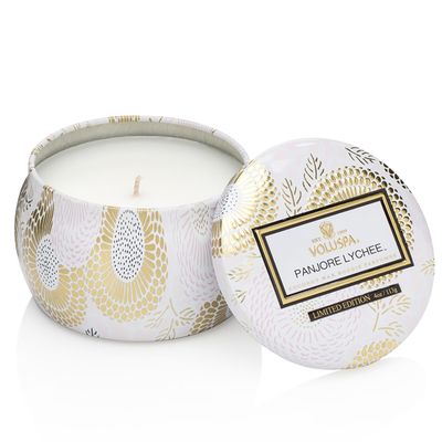 Mini Vela Panjore Lychee Coleção Japonica Lata Relevo 25 Horas Voluspa