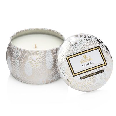 Mini Vela Mokara Coleção Japonica Lata Relevo 25 Horas Voluspa
