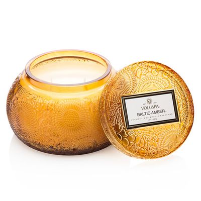 Vela Baltic Amber Coleção Japonica Pote Chawan Vidro Relevo com Tampa 50 Horas Voluspa
