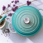 CaCarola-Buffet-com-Pegador-Aco-Inox-30-cm-Cool-Mint-Le-Creuset