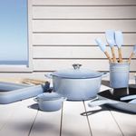 PANELA-REDONDA-SIGNATURE-28-CM-AZUL-COASTAL-LE-CREUSET-2