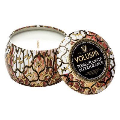 Mini Vela Pomegranate Blood Orange Coleção Maison Noir Lata 25 Horas Voluspa