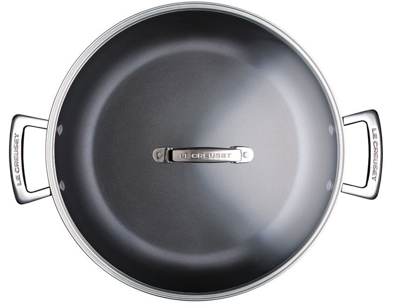 Cacarola-Baixa-Non-Stick-30-cm-Preto-Le-Creuset-acima