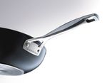 Frigideira-Wok-com-Cabo-Non-Stick-26-cm-Preto-Le-Creuset-02