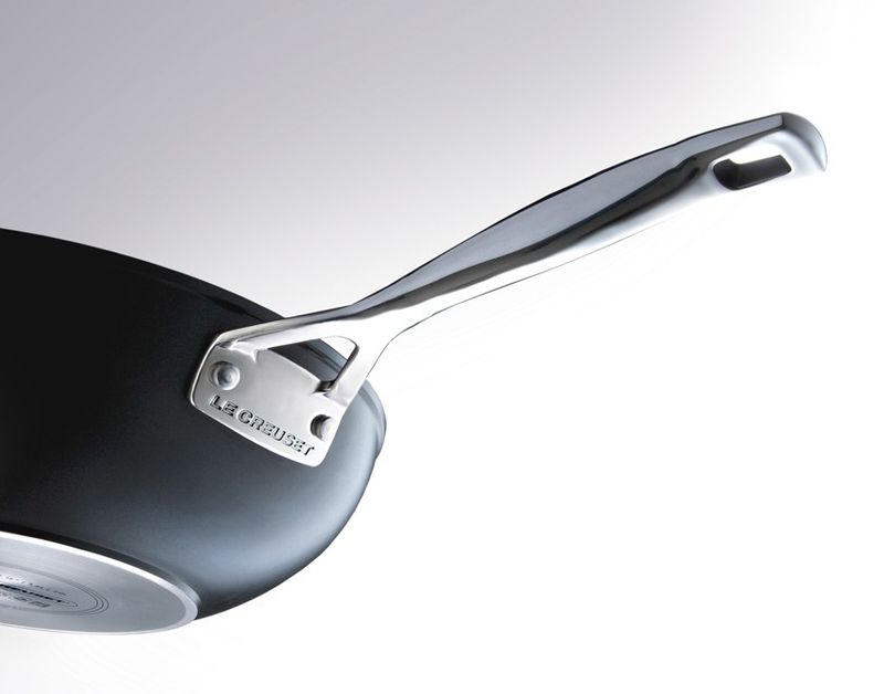 Frigideira-Wok-com-Cabo-Non-Stick-26-cm-Preto-Le-Creuset-02