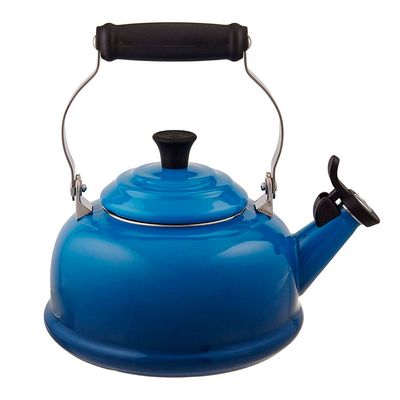 Chaleira com Apito Tradicional Azul Marseille Le Creuset