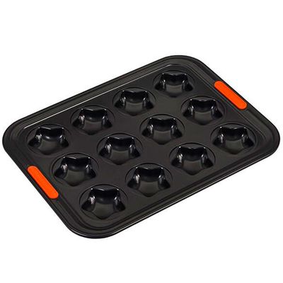 Forma com 12 Moldes Estrela Preto Matte Black Le Creuset