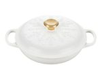 Cacarola-Buffet-Signature-26-cm-Flocos-de-Neve-Branco-Le-Creuset