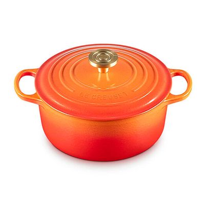 Panela Redonda Signature 100 Anos 28 cm Laranja Pegador Dourado Le Creuset