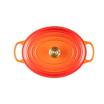 Panela Oval Signature 100 Anos 40 cm Laranja Puxador Dourado Le Creuset
