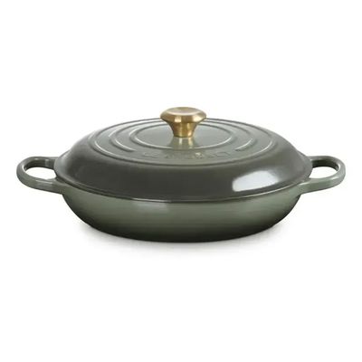 Caçarola Buffet Signature com Pegador Dourado 30 cm Verde Thyme Le Creuset