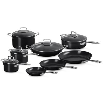 Conjunto Kit 8 peças sendo 3 Frigideiras e 5 Panelas Non Stick Ceramic Essential Le Creuset
