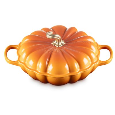 Caçarola Buffet Abobora Signature 28 cm com Pegador Dourado cor Laranja Marronnier Le Creuset