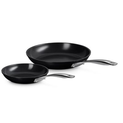 Conjunto Kit 2 Peças Frigideiras Rasa 28 cm e Rasa 24 cm Non Stick Ceramic Essential Le Creuset
