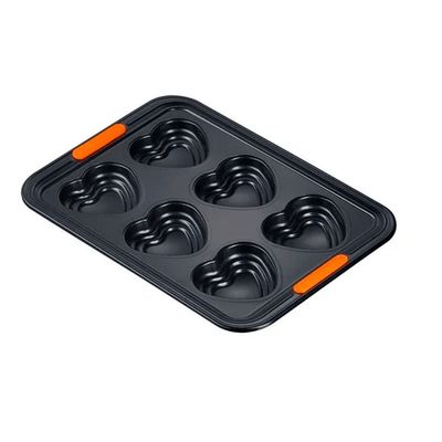 Forma 06 Muffins Formato Coração em Camadas Preto Matte Black Le Creuset