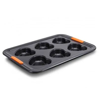 Forma 06 Muffins Formato Coração em Relevo Preto Matte Black Le Creuset